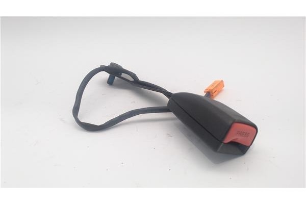 Recambio de anclaje cinturon delantero izquierdo para mazda 2 (b2w) 1.6 referencia OEM IAM BAA140057  