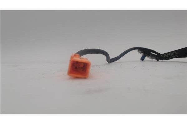 Recambio de anclaje cinturon delantero izquierdo para mazda 2 (b2w) 1.6 referencia OEM IAM BAA140057  