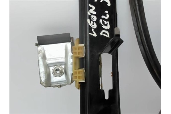 Recambio de mecanismo elevalunas delantero izquierdo para seat leon (1p1) referencia OEM IAM   