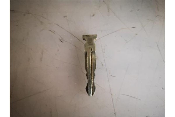 Recambio de guantera salpicadero para toyota corolla verso (e12) 2.0 d4d referencia OEM IAM 555500F010B0  