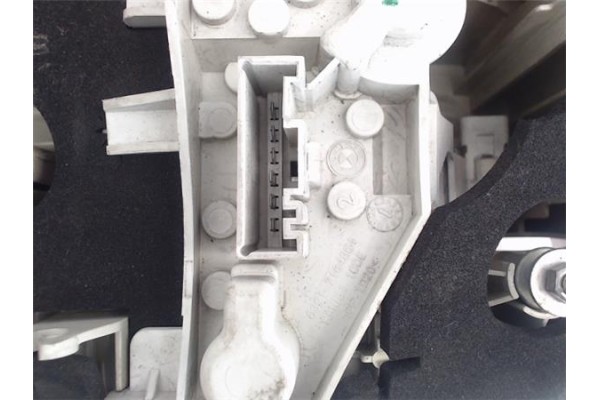 Recambio de piloto trasero derecho para bmw serie 1 berlina (e81/e87) 2.0 120d referencia OEM IAM 63217164956 2202842 7164956 , 