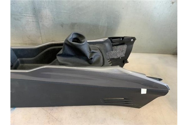 Recambio de embellecedor consola central para peugeot 2008 1.2 access referencia OEM IAM 9677863780  