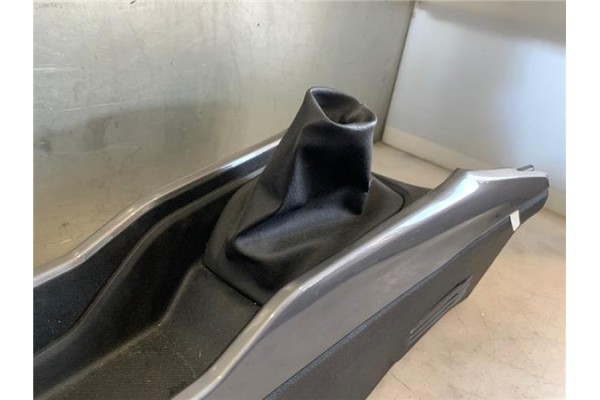 Recambio de embellecedor consola central para peugeot 2008 1.2 access referencia OEM IAM 9677863780  