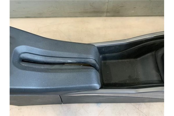 Recambio de embellecedor consola central para peugeot 2008 1.2 access referencia OEM IAM 9677863780  