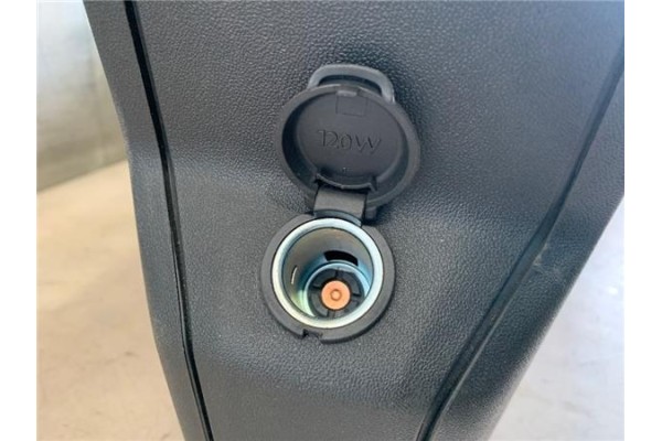 Recambio de embellecedor consola central para peugeot 2008 1.2 access referencia OEM IAM 9677863780  