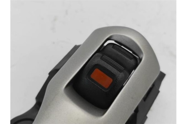 Recambio de manilla int. puerta trasero izquierda para toyota auris (e15) 2.0 d-4d referencia OEM IAM 6920602120B1  