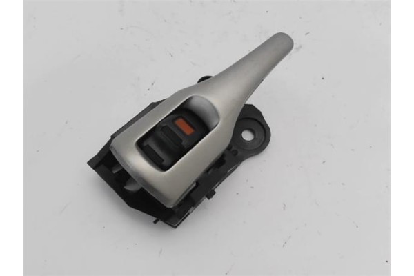 Recambio de manilla int. puerta trasero izquierda para toyota auris (e15) 2.0 d-4d referencia OEM IAM 6920602120B1  