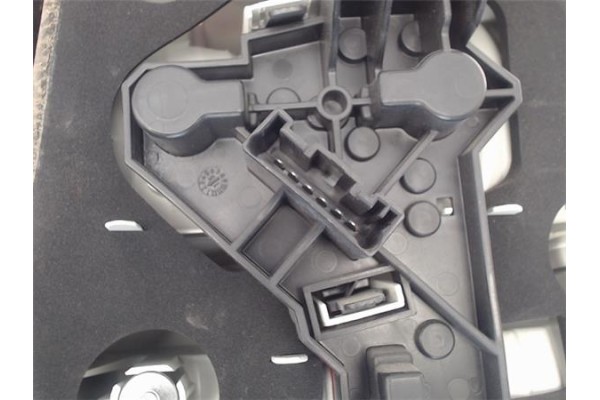 Recambio de piloto trasero izquierdo para bmw serie 1 berlina (e81/e87) 2.0 120d referencia OEM IAM E8789030689 0057 