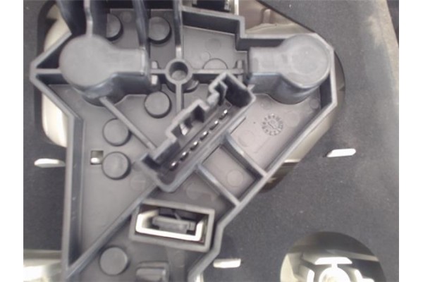 Recambio de piloto trasero derecho para bmw serie 1 berlina (e81/e87) 2.0 120d referencia OEM IAM 692450211 3019380000 