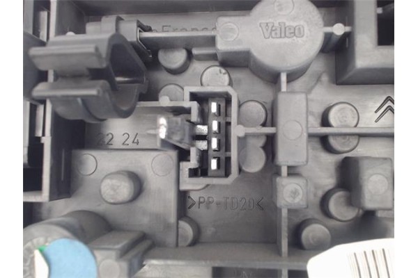 Recambio de piloto porton trasero derecho para citroen xantia berlina referencia OEM IAM   