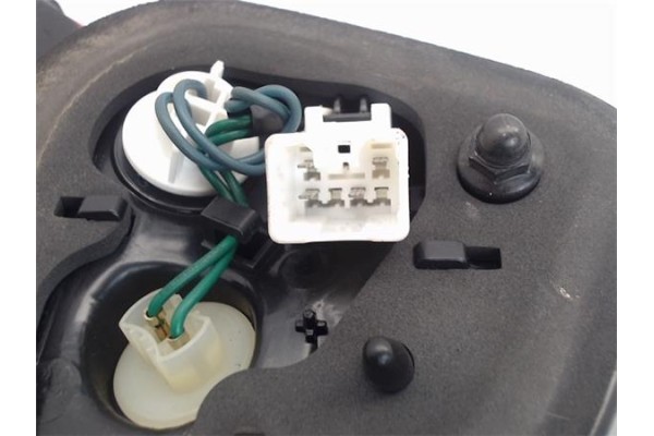 Recambio de piloto porton trasero derecho para kia rio (ub) 1.2 basic referencia OEM IAM 924041W2  
