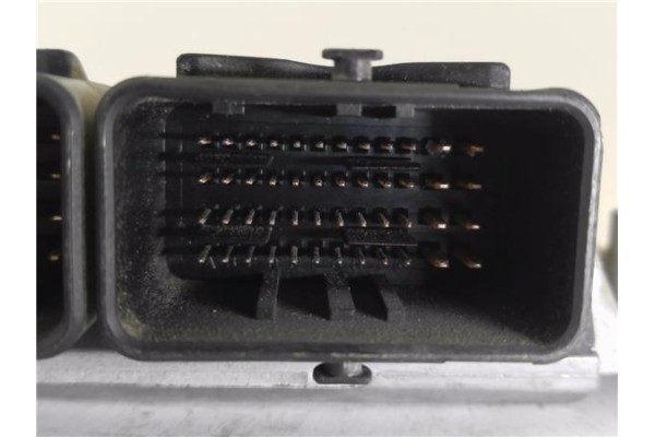 Recambio de centralita para renault trafic ii furgón 1.9 27 cn referencia OEM IAM 8200051609 0281010633 