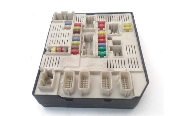 Recambio de caja fusibles/rele para renault megane iii berlina 5p 1.5 expression referencia OEM IAM 284B60009R  