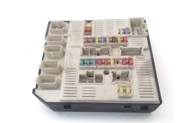 Recambio de caja fusibles/rele para renault megane iii berlina 5p 1.5 expression referencia OEM IAM 284B60009R  