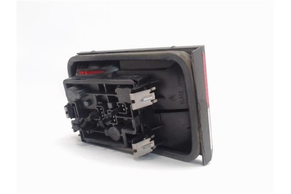 Recambio de piloto porton trasero derecho para citroen xantia berlina referencia OEM IAM   