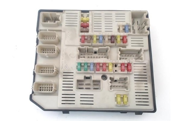 Recambio de caja fusibles/rele para renault megane iii berlina 5p 1.5 expression referencia OEM IAM 284B60009R  