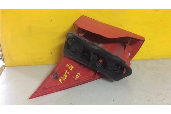 Recambio de piloto trasero derecho para peugeot 1007 1.4 urban referencia OEM IAM 9646116880  