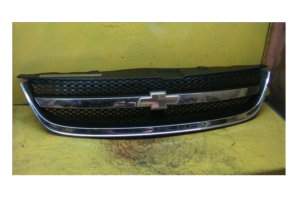 Recambio de rejilla capo para chevrolet nubira berlina (2003) 1.6 se [1,6 ltr. - 80 kw cat] referencia OEM IAM   