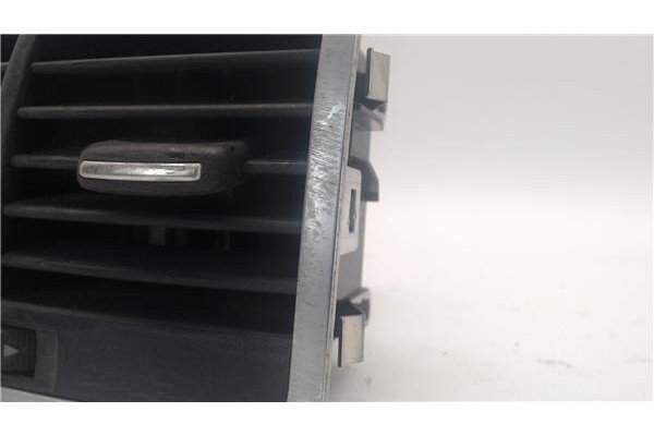 Recambio de rejilla entrada de aire para audi a6 avant (4f5) 2.8 fsi referencia OEM IAM 4f0819203c  