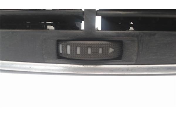 Recambio de rejilla entrada de aire para audi a6 avant (4f5) 2.8 fsi referencia OEM IAM 4f0819203c  
