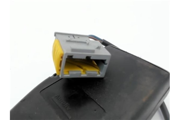 Recambio de anclaje cinturon delantero derecho para renault twingo i (c06) referencia OEM IAM 8504102  