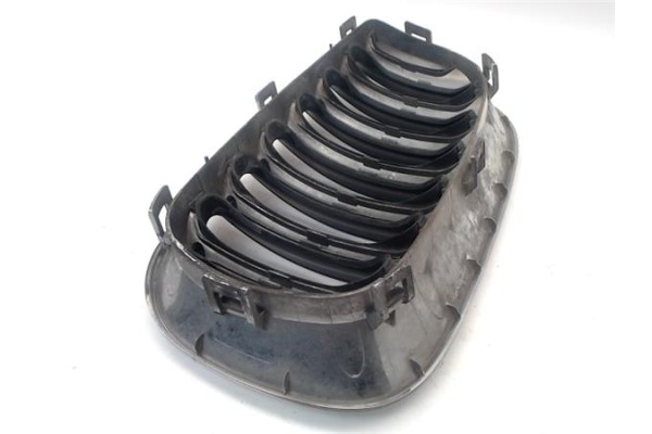 Recambio de rejilla paragolpes delantero derecha para bmw serie x3 (e83) 3.0d referencia OEM IAM 51133402910  