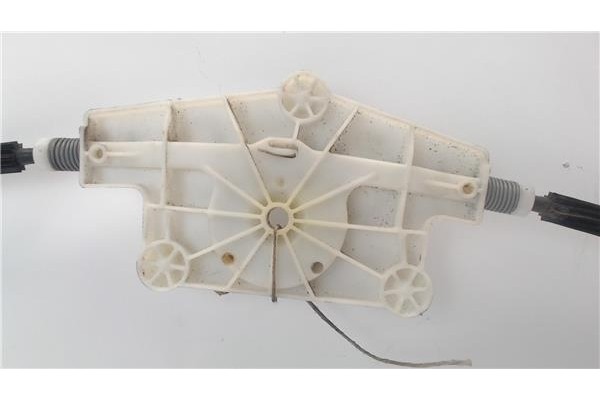 Recambio de mecanismo elevalunas delantero izquierdo para citroen c4 berlina referencia OEM IAM (440807D) (9682495680) (400965E)