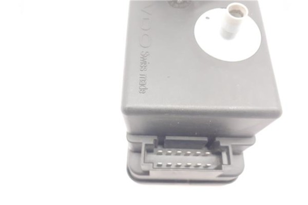 Recambio de compresor cierre centralizado para volkswagen golf iii (1h1) 1.6 referencia OEM IAM 1H0962257G  