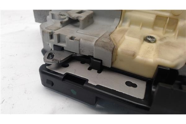 Recambio de cierre electromagnetico delantero derecho para volkswagen passat berlina (3c2) 2.0 tdi 16v referencia OEM IAM 3C1837