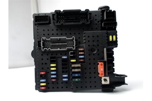 Recambio de caja fusibles/rele para volvo s60 berlina 2.4 referencia OEM IAM 8676391 12217799 
