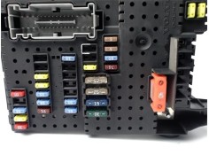 Recambio de caja fusibles/rele para volvo s60 berlina 2.4 referencia OEM IAM 8676391 12217799 