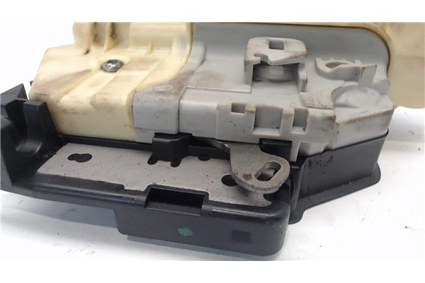 Recambio de cierre electromagnetico trasero izquierdo para volkswagen passat berlina (3c2) 2.0 tdi 16v referencia OEM IAM 3C1837