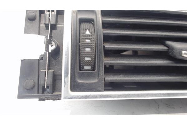 Recambio de rejilla entrada de aire para audi a6 avant (4f5) 2.8 fsi referencia OEM IAM F18209020  