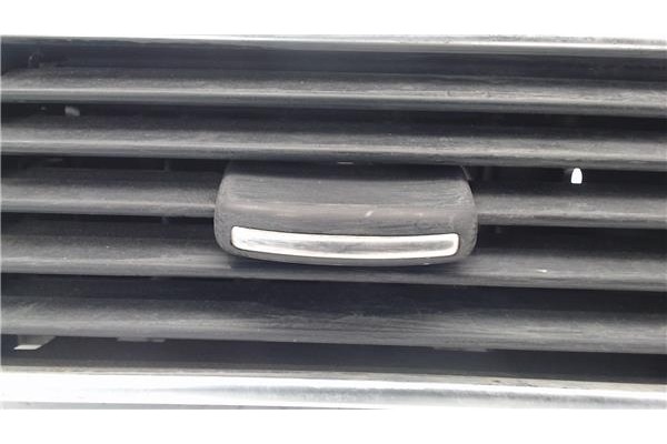 Recambio de rejilla entrada de aire para audi a6 avant (4f5) 2.8 fsi referencia OEM IAM F18209020  