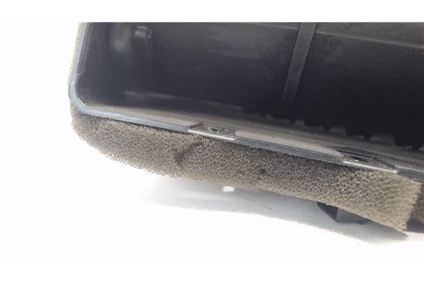 Recambio de rejilla entrada de aire para audi a6 avant (4f5) 2.8 fsi referencia OEM IAM F18209020  