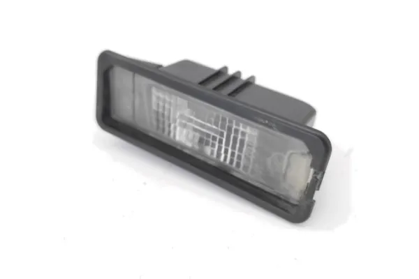 Recambio de piloto matricula trasero derecho para volkswagen polo v (6r1) 1.4 advance referencia OEM IAM 1K8943021  