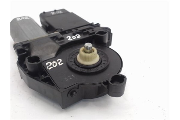 Recambio de motor elevalunas delantero izquierdo para volkswagen golf iv berlina (1j1) referencia OEM IAM 1J1959801C 0130821765 