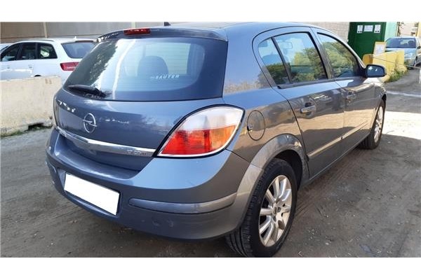 opel astra h berlina del año 2004