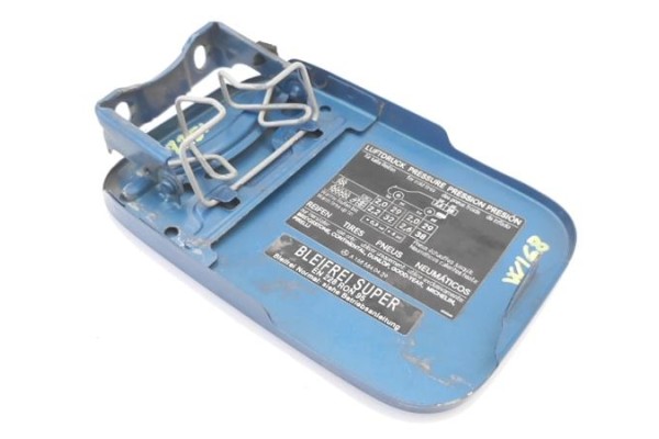 Recambio de tapa exterior combustible para mercedes-benz clase a (bm 168) 1.9 190 (168.032) referencia OEM IAM A1687500106  