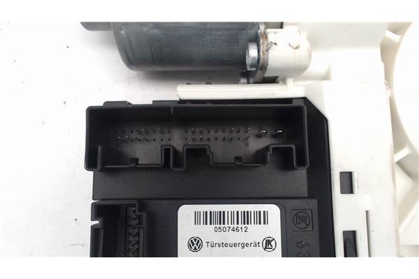 Recambio de motor elevalunas delantero izquierdo para volkswagen golf v plus (5m1) 2.0 tdi 16v referencia OEM IAM 5m1837401b  