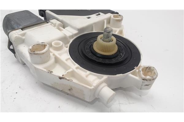 Recambio de motor elevalunas delantero izquierdo para volkswagen golf v plus (5m1) 2.0 tdi 16v referencia OEM IAM 5m1837401b  