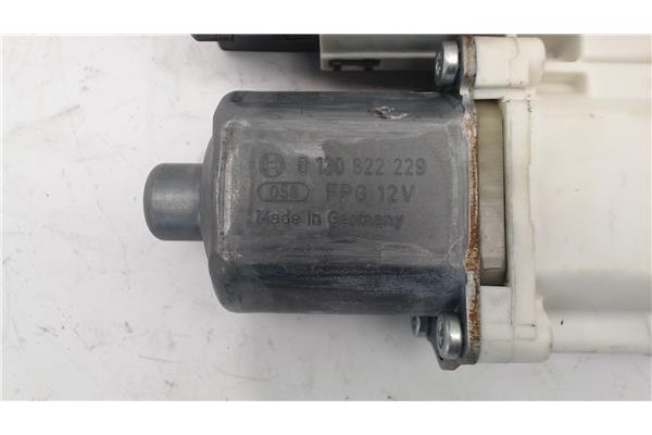 Recambio de motor elevalunas delantero izquierdo para volkswagen golf v plus (5m1) 2.0 tdi 16v referencia OEM IAM 5m1837401b  