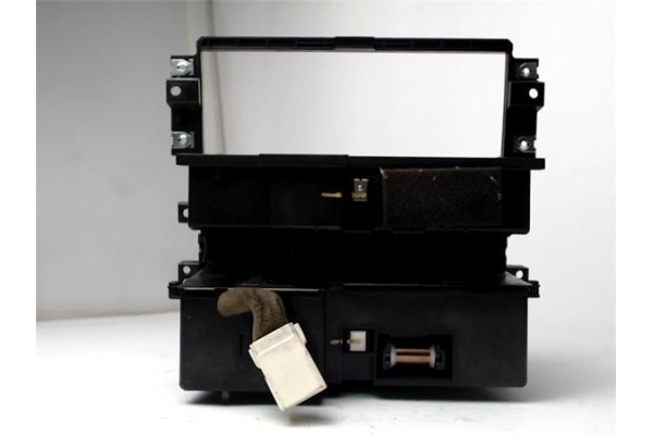 Recambio de embellecedor consola central para kia sorento (bl) 2.5 crdi referencia OEM IAM 845703E000  