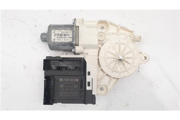 Recambio de motor elevalunas delantero derecho para volkswagen golf v plus (5m1) 2.0 tdi 16v referencia OEM IAM 130822229  