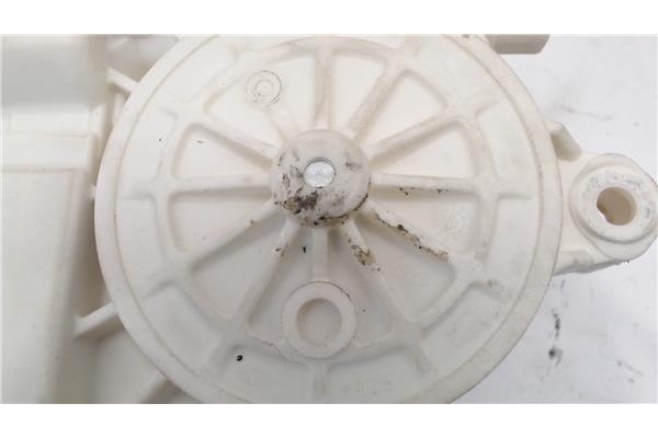 Recambio de motor elevalunas delantero derecho para volkswagen golf v plus (5m1) 2.0 tdi 16v referencia OEM IAM 130822229  