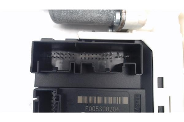 Recambio de motor elevalunas delantero derecho para volkswagen golf v plus (5m1) 2.0 tdi 16v referencia OEM IAM 130822229  