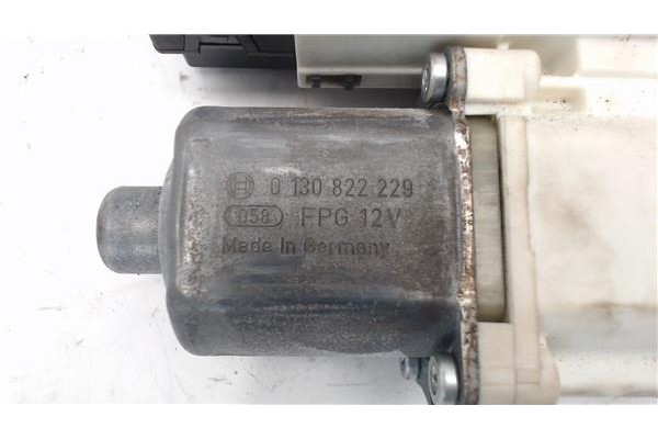 Recambio de motor elevalunas delantero derecho para volkswagen golf v plus (5m1) 2.0 tdi 16v referencia OEM IAM 130822229  