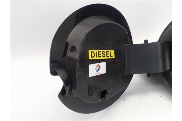 Recambio de tapa exterior combustible para peugeot 2008 1.6 hdi referencia OEM IAM 9677638680 9677638880 