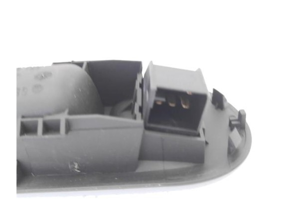 Recambio de manilla int. puerta delantero derecha para volkswagen passat berlina (3b2) 1.8 básico referencia OEM IAM 3B1837114T 