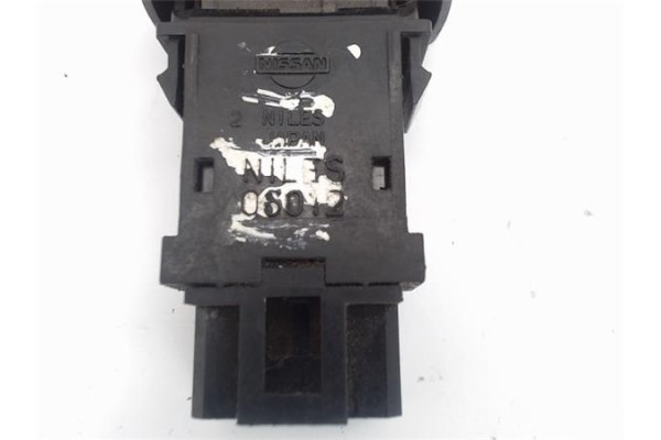 Recambio de interruptor luces emergencia para nissan micra (k11) referencia OEM IAM 08012  